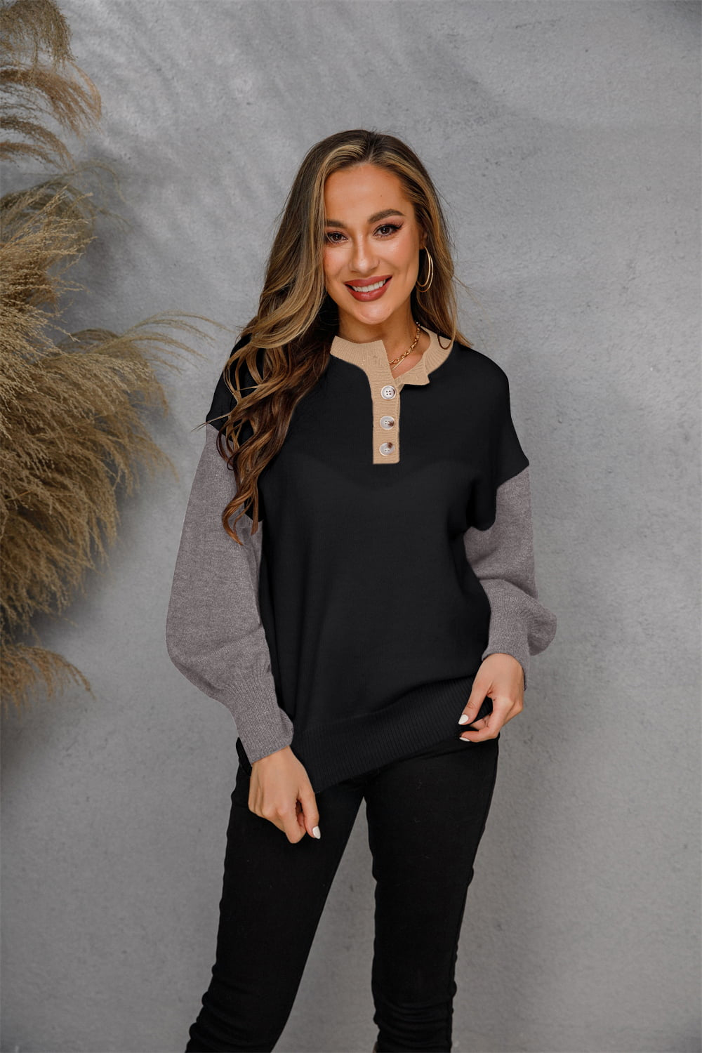 Round Neck Buttoned Knit Top